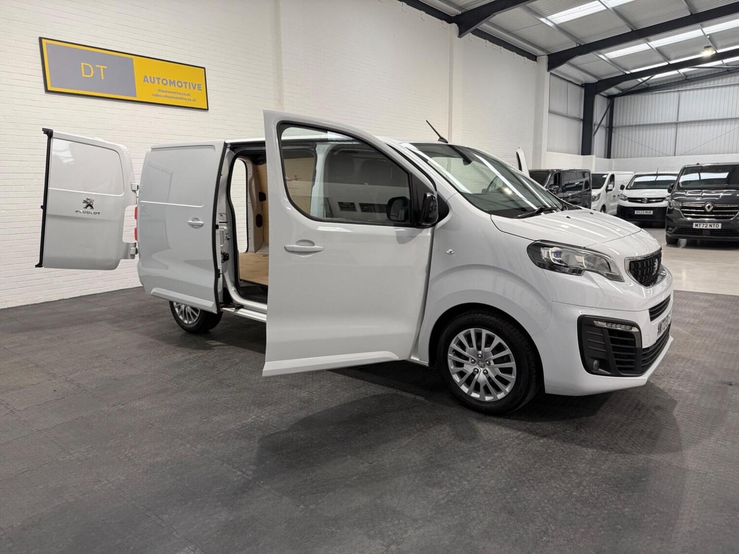 Used Peugeot Expert 2023 for sale - 78102325: Photo 29