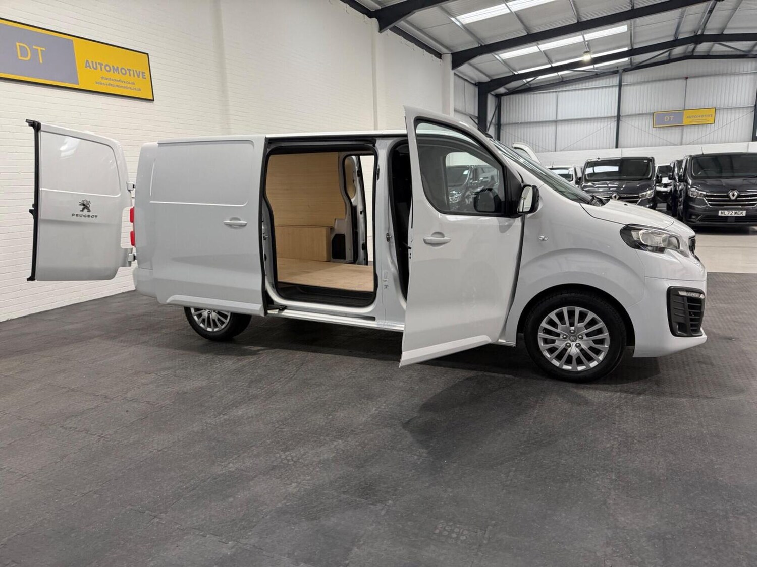 Used Peugeot Expert 2023 for sale - 78102325: Photo 30