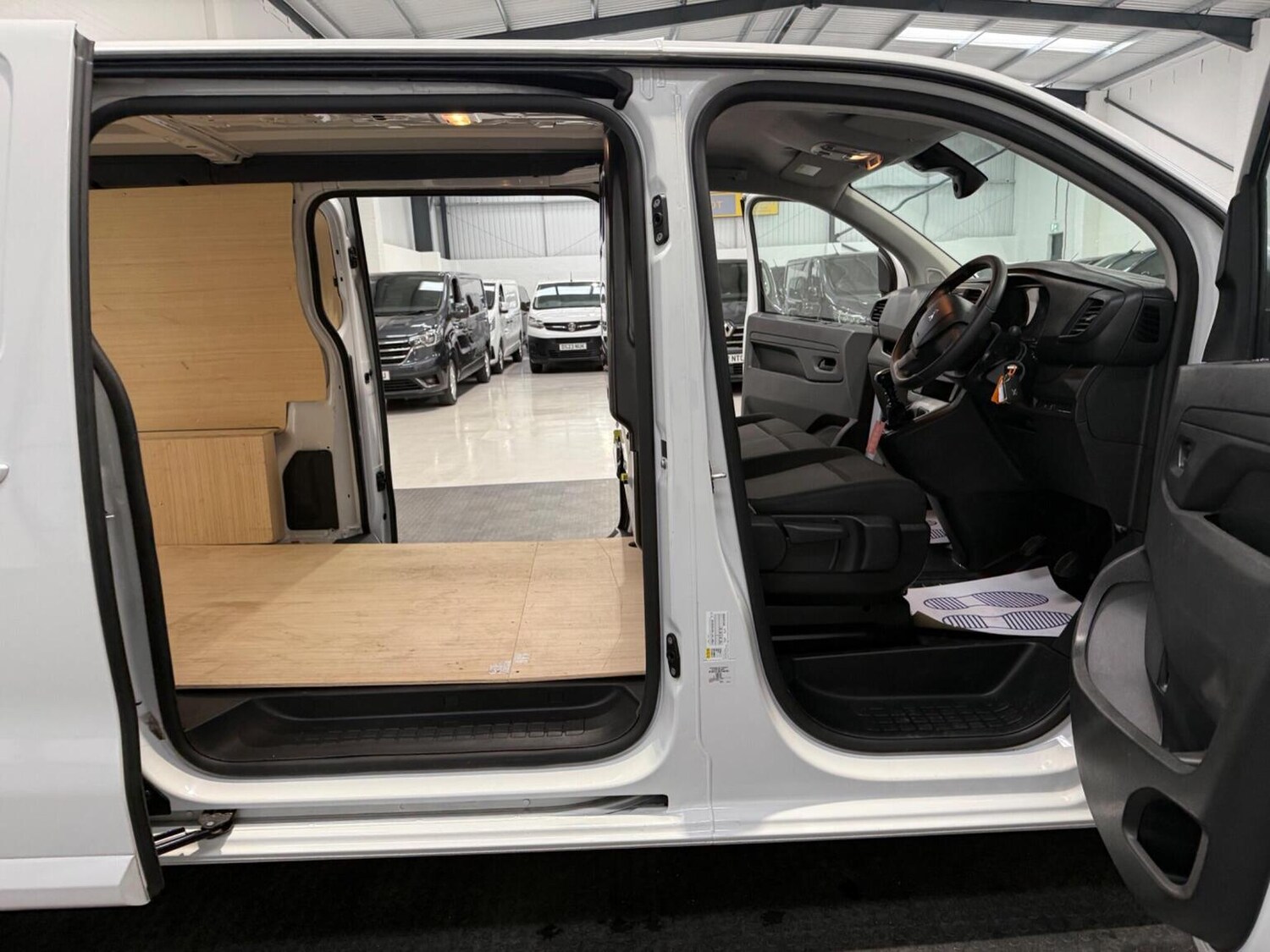 Used Peugeot Expert 2023 for sale - 78102325: Photo 31