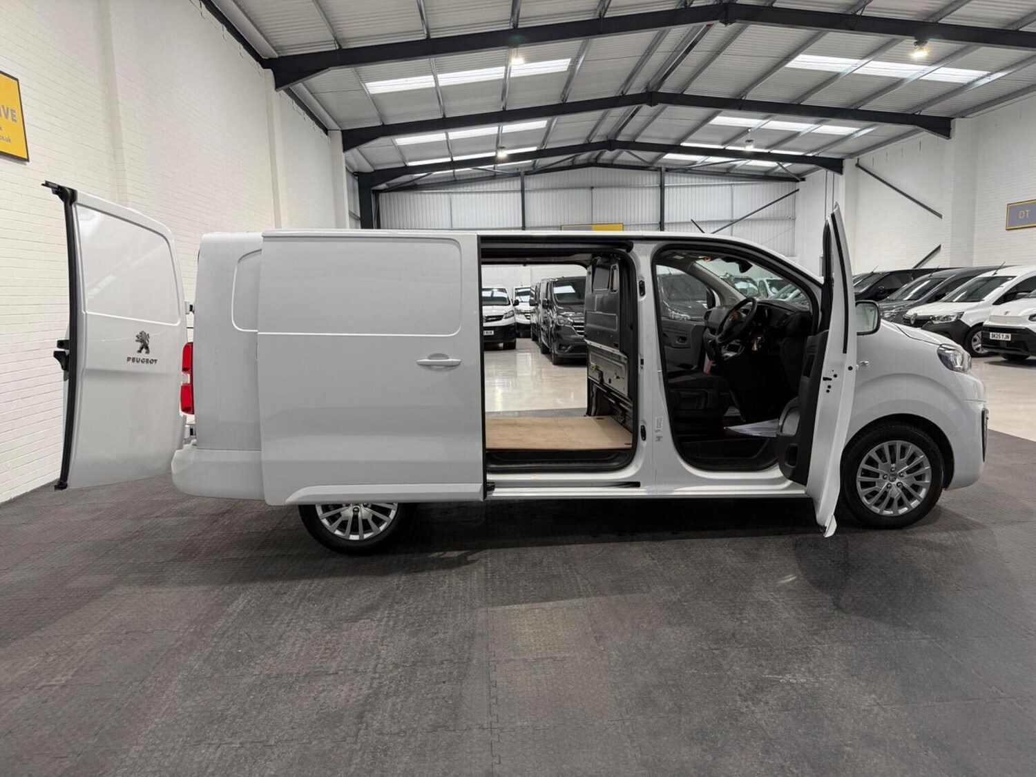 Used Peugeot Expert 2023 for sale - 78102325: Photo 33