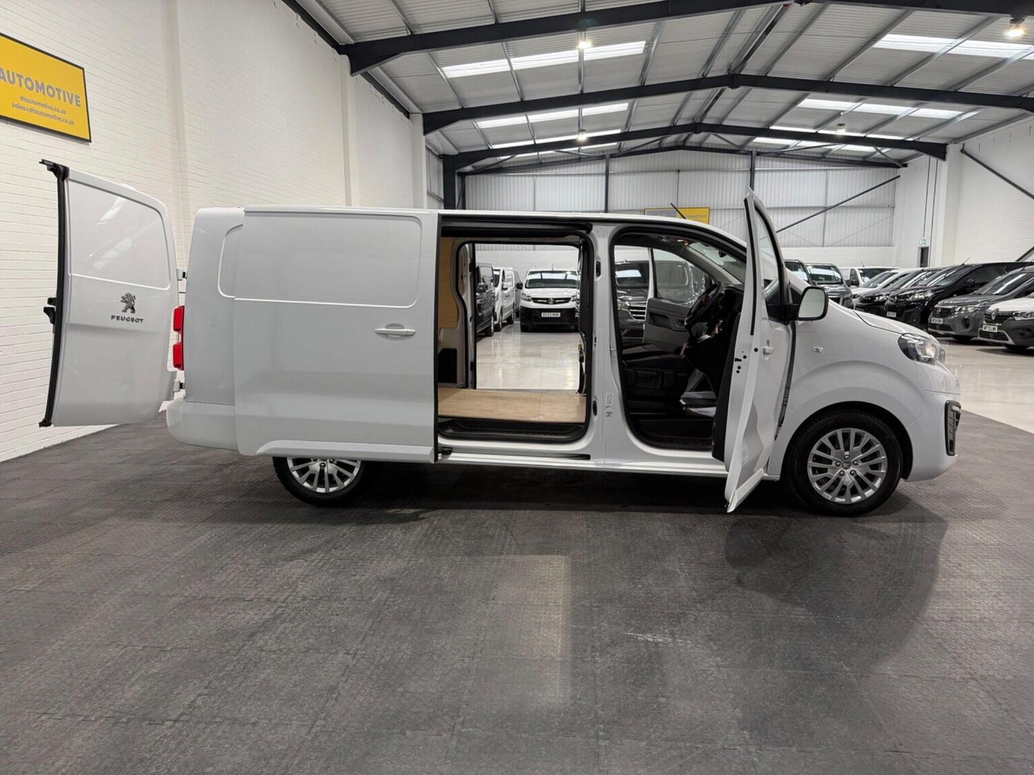 Used Peugeot Expert 2023 for sale - 78102325: Photo 34