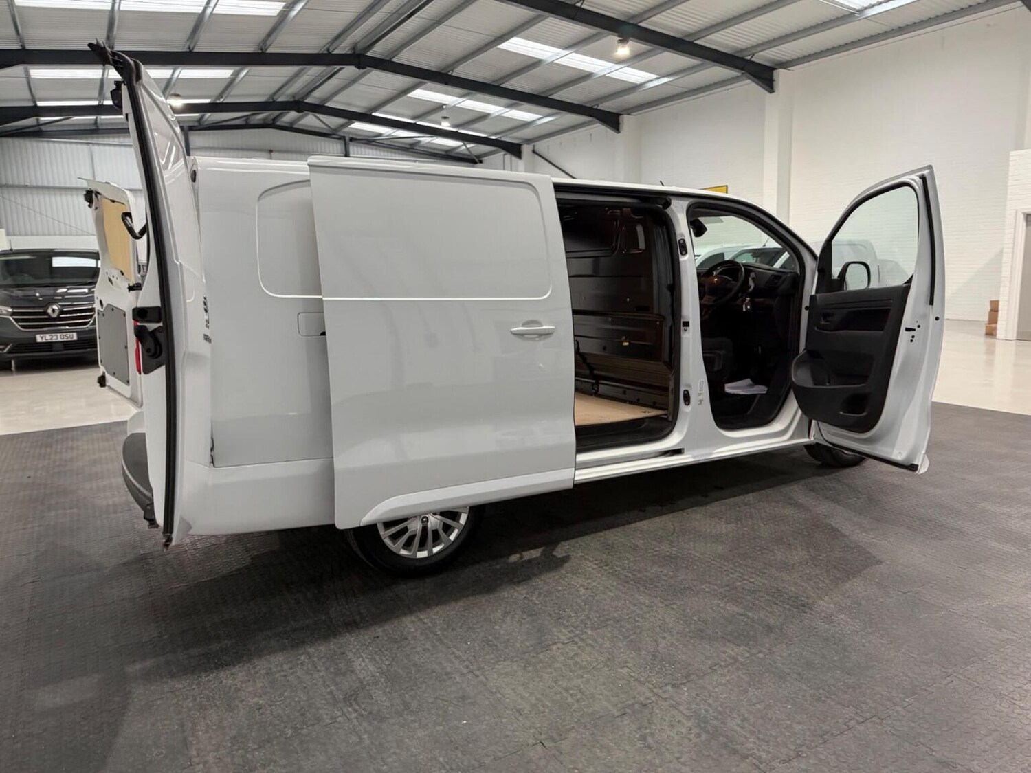 Used Peugeot Expert 2023 for sale - 78102325: Photo 53