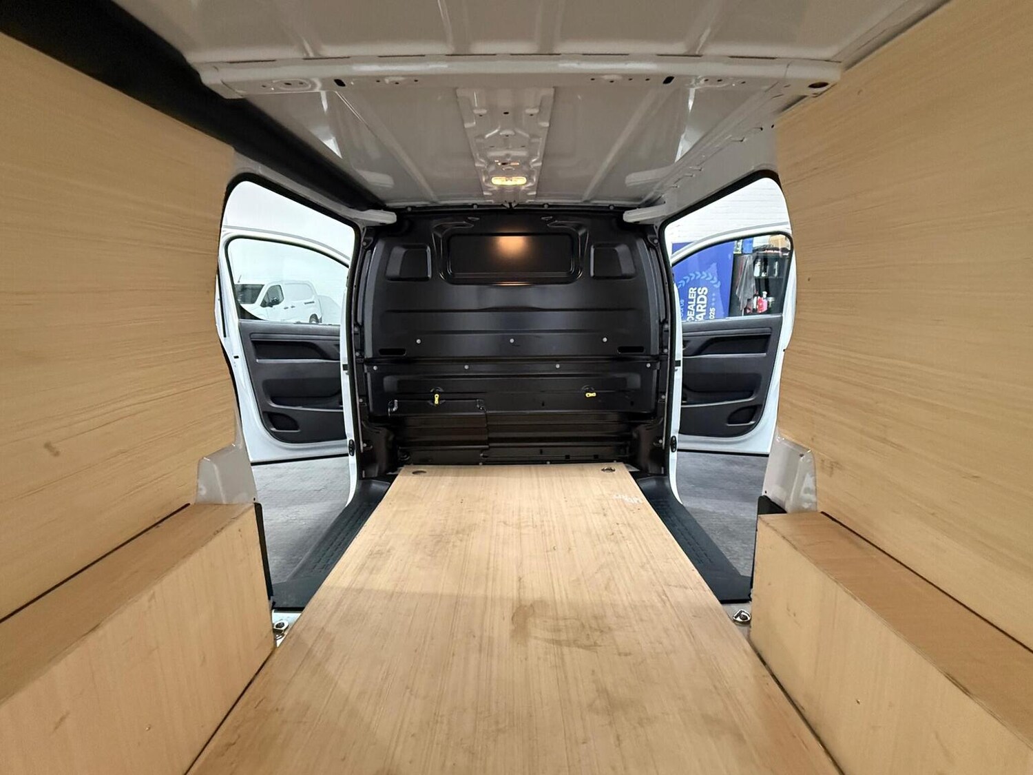 Used Peugeot Expert 2023 for sale - 78102325: Photo 60