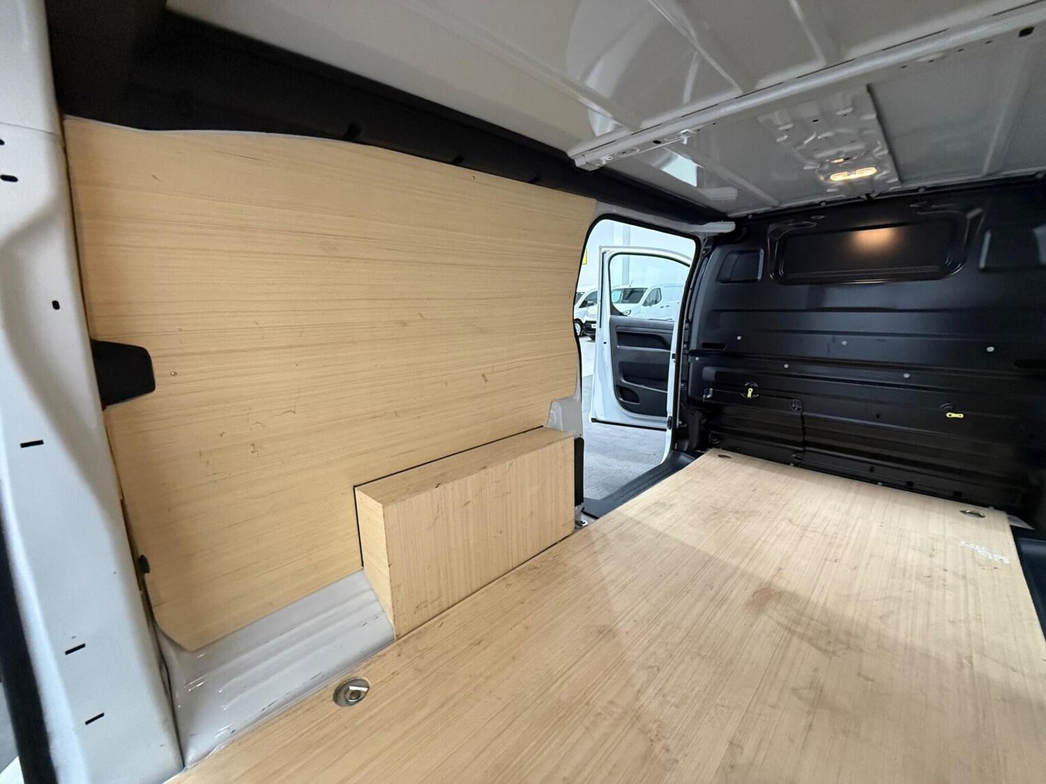 Used Peugeot Expert 2023 for sale - 78102325: Photo 64