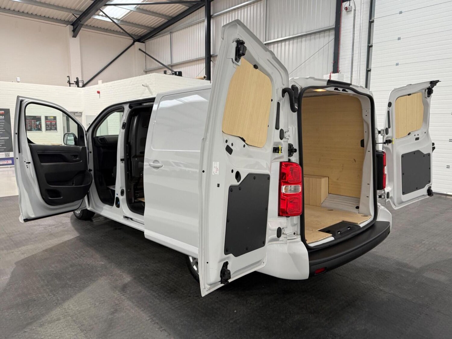 Used Peugeot Expert 2023 for sale - 78102325: Photo 66