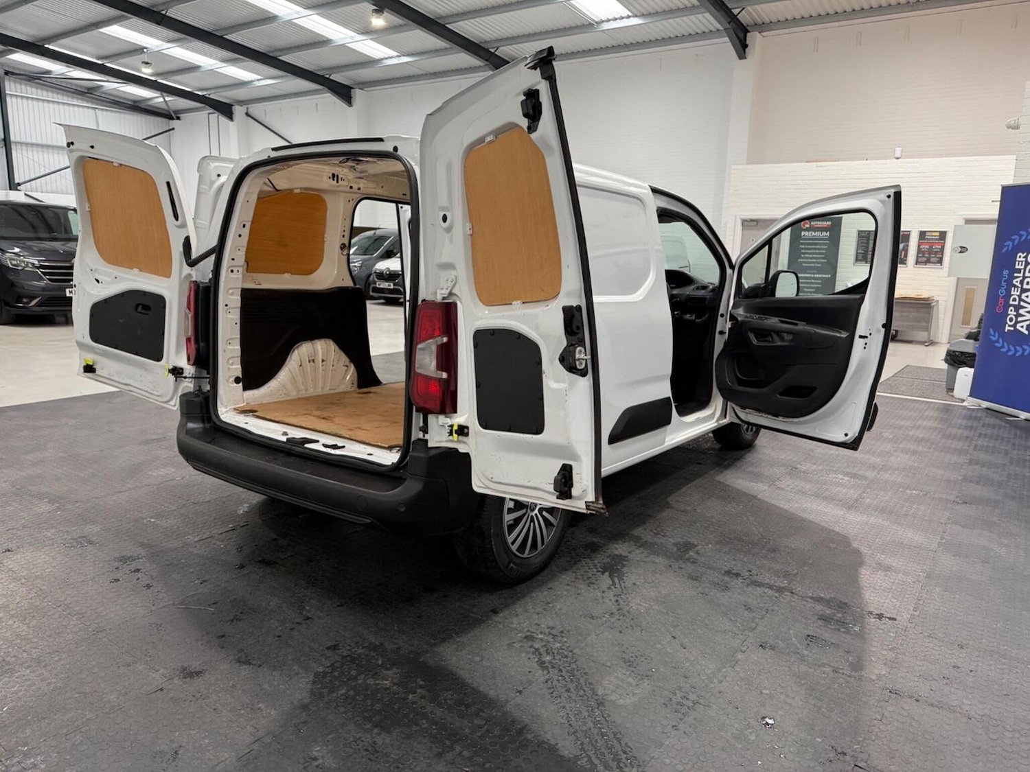 Used Peugeot Partner 2022 for sale - 78102324: Photo 62