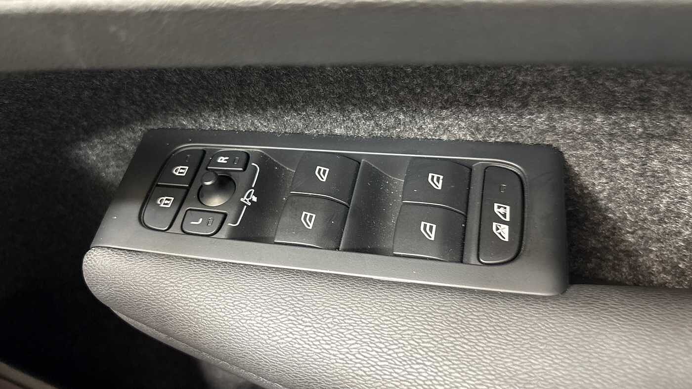 Used Volvo XC40 2024 for sale - 78035849: Photo 25