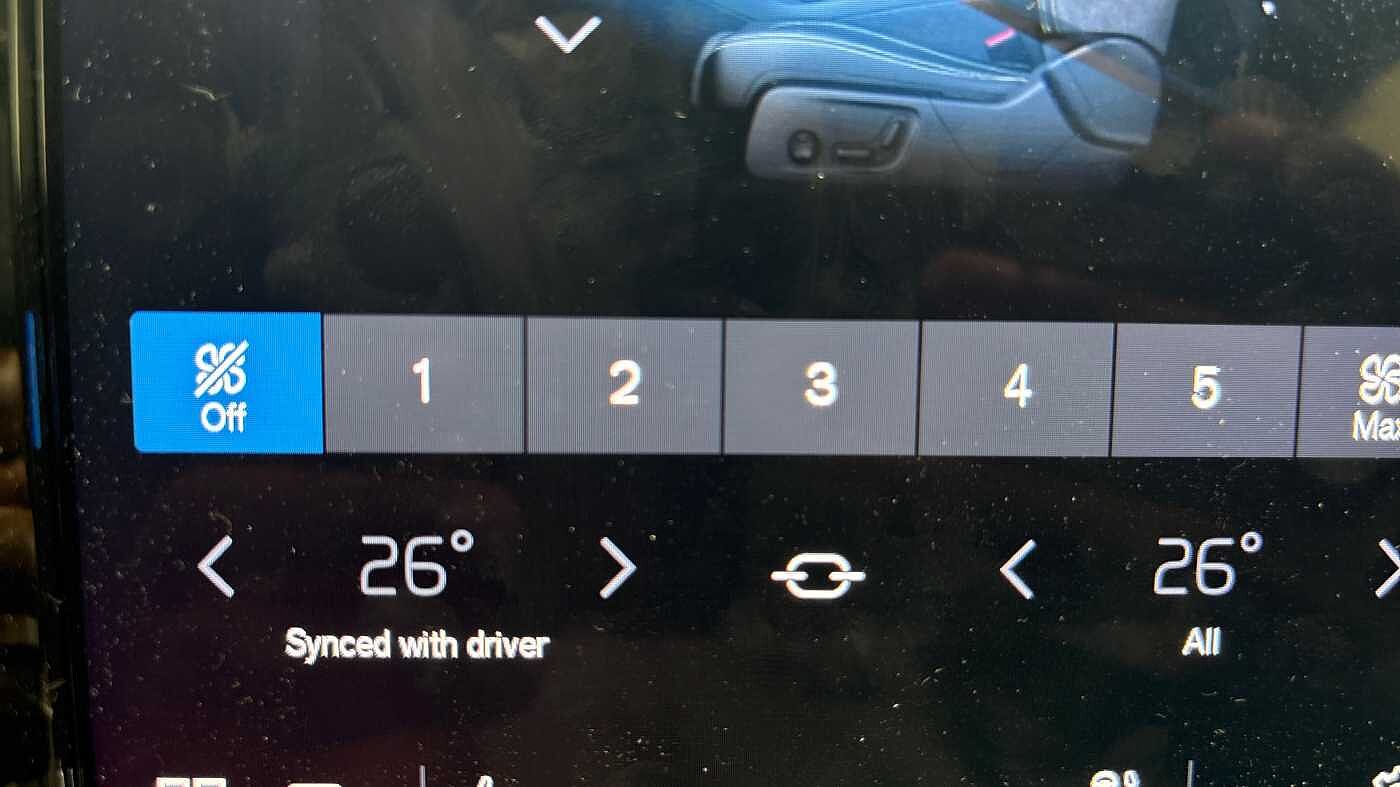 Used Volvo XC40 2024 for sale - 78035849: Photo 40