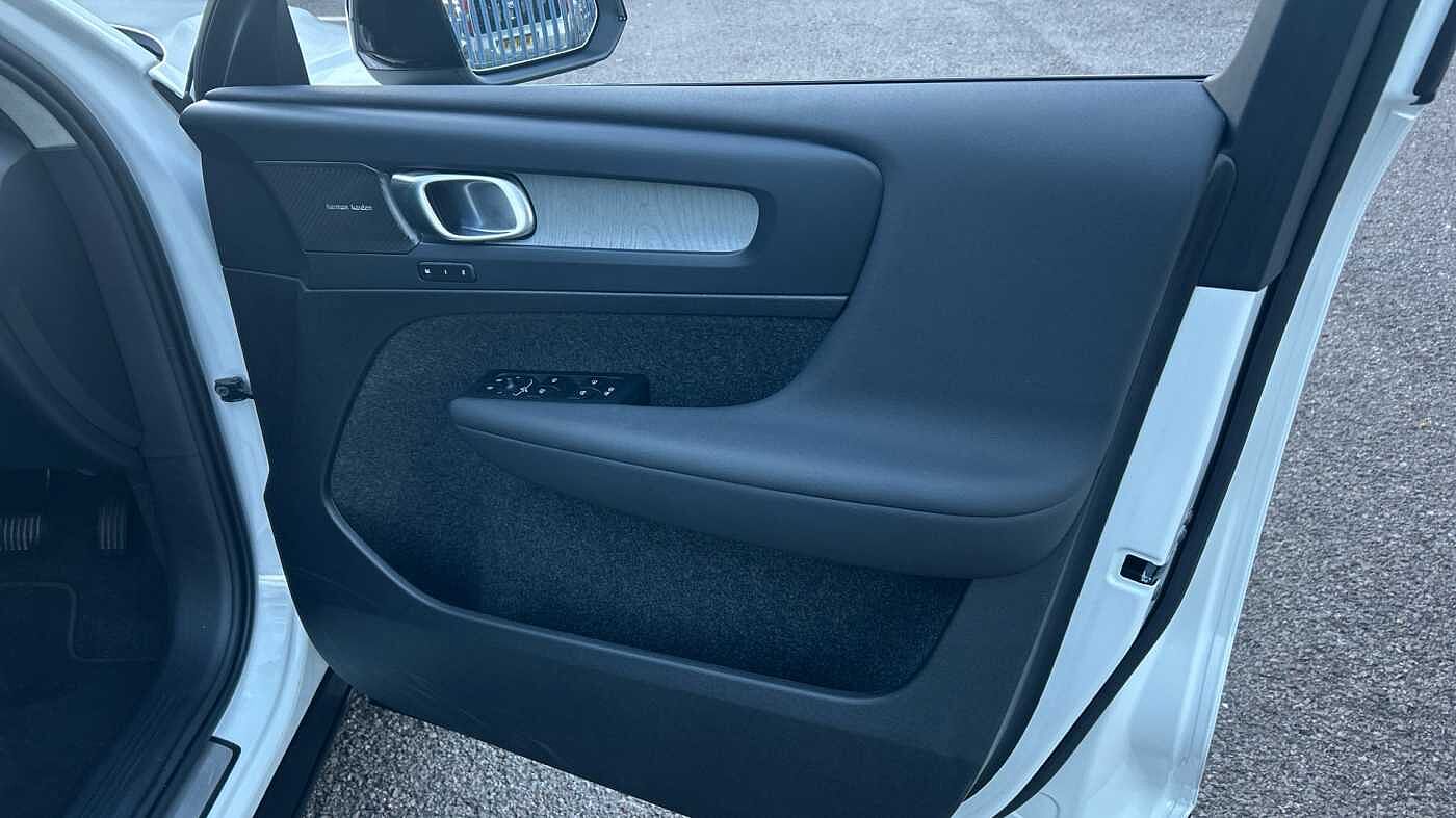 Used Volvo XC40 2025 for sale - 78035856: Photo 30