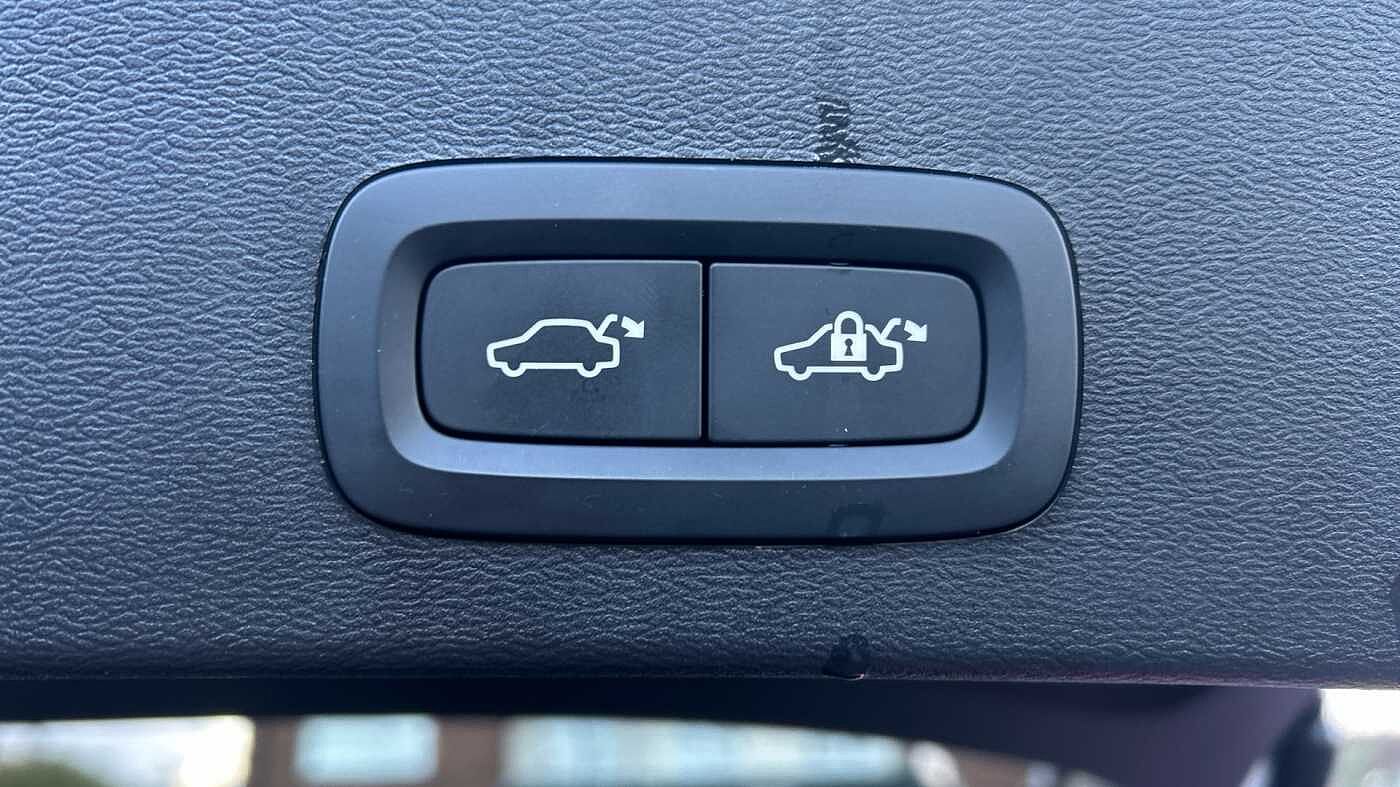 Used Volvo XC40 2025 for sale - 78035856: Photo 35