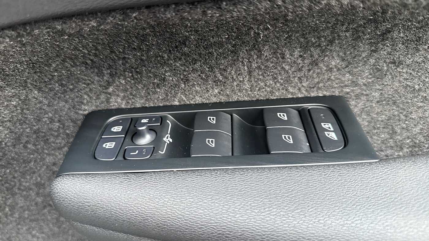 Used Volvo XC40 2025 for sale - 78035873: Photo 24