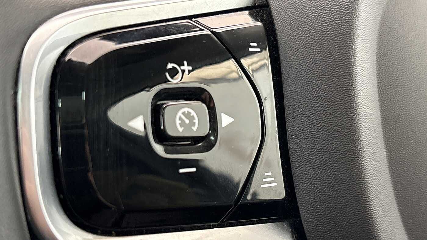 Used Volvo XC60 2023 for sale - 78035874: Photo 31