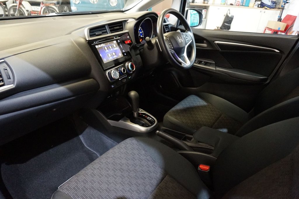 Used Honda Jazz 2017 for sale - 76010238: Photo 17