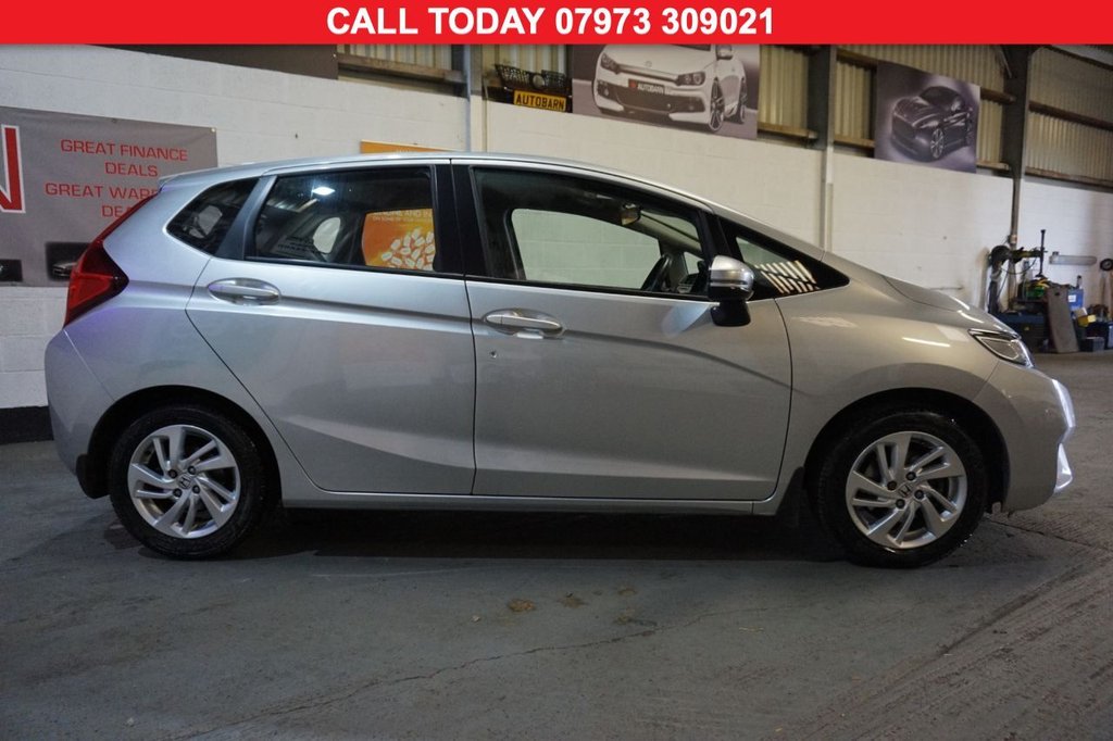 Used Honda Jazz 2017 for sale - 76010238: Photo 2