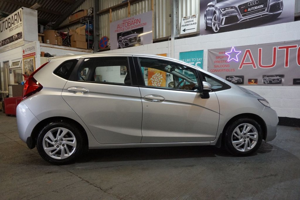 Used Honda Jazz 2017 for sale - 76010238: Photo 23