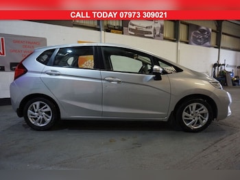 Used Honda Jazz 2017 for sale - 76010238: Photo 2