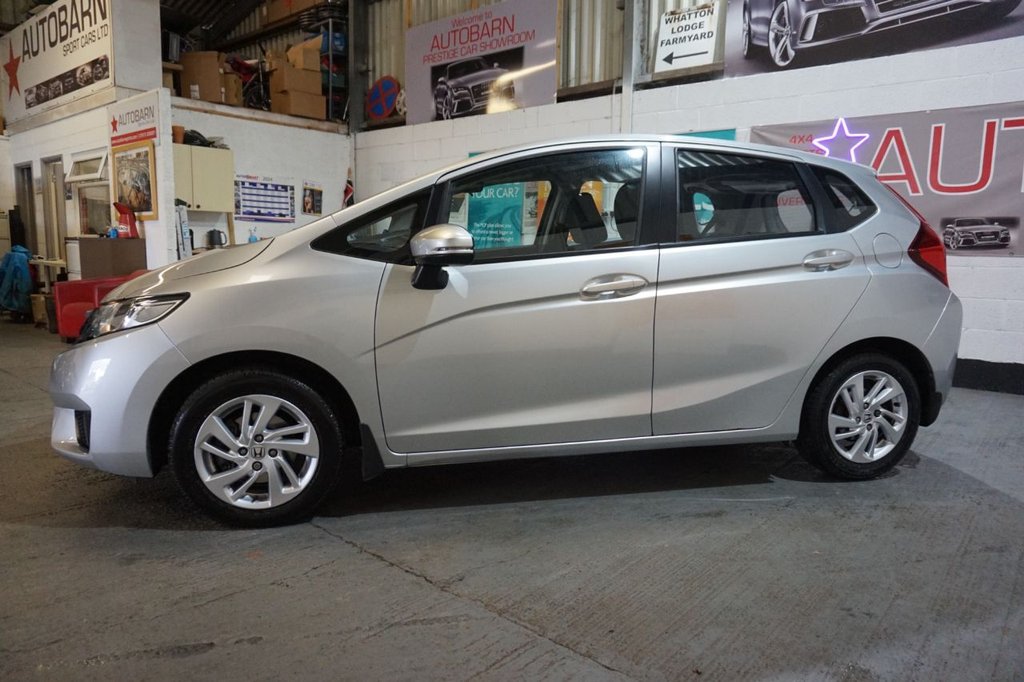 Used Honda Jazz 2017 for sale - 76010238: Photo 9