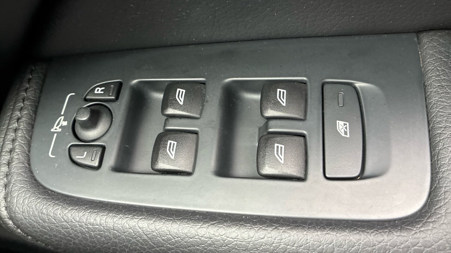 Used Volvo XC60 2020 for sale - 76366881: Photo 30