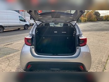 Used Toyota Yaris 2023 for sale - 76392236: Photo