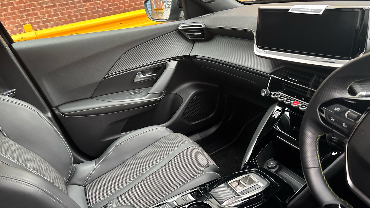 Used Peugeot 2008 2023 for sale - 76922349: Photo 14