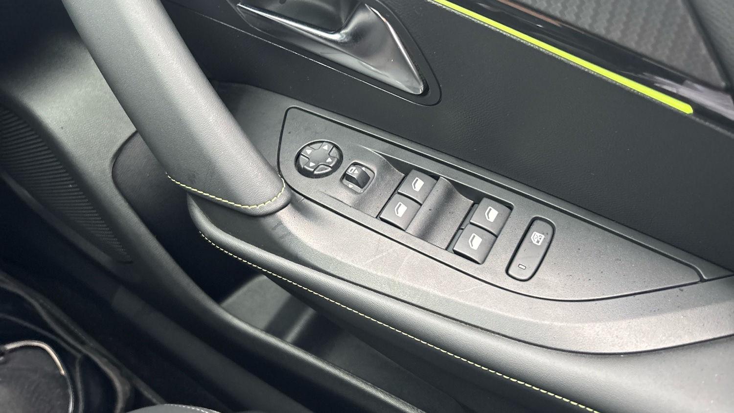 Used Peugeot 2008 2023 for sale - 76922349: Photo 30