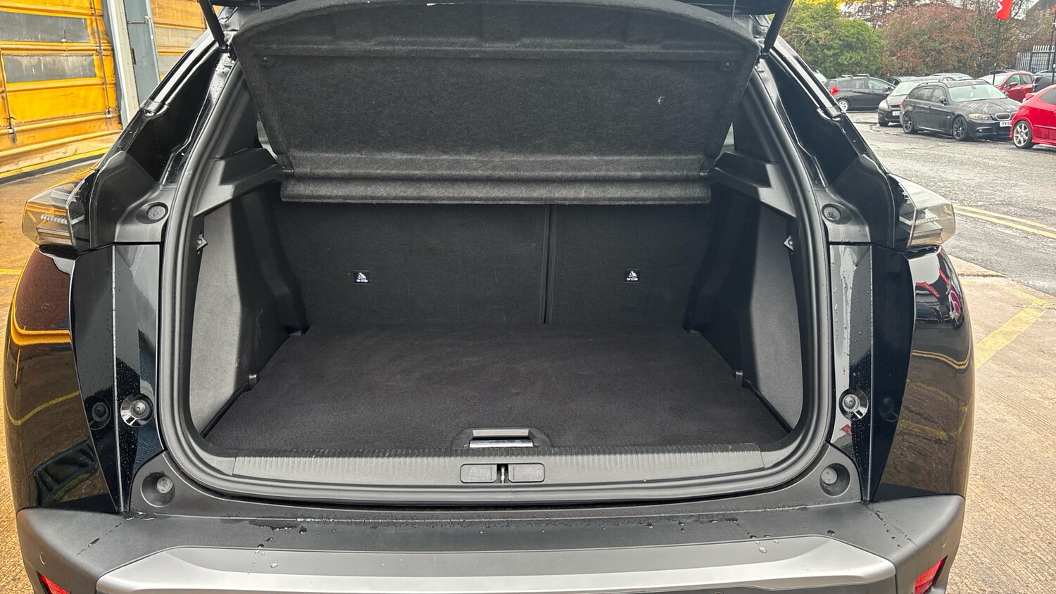 Used Peugeot 2008 2023 for sale - 76922349: Photo 4