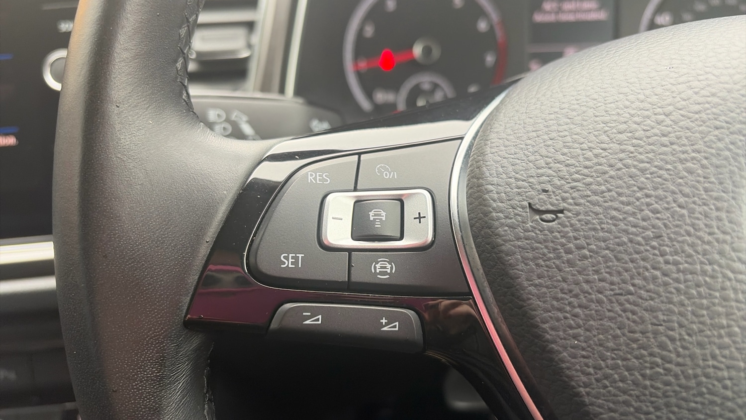 Used Volkswagen T-Roc 2019 for sale - 77272199: Photo 30