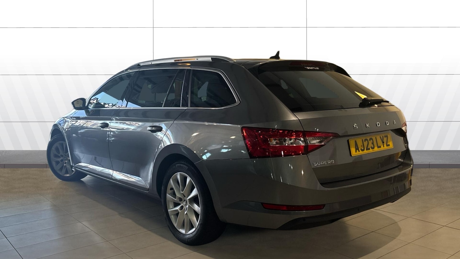 Used Skoda Superb 2023 for sale - 77233552: Photo 2