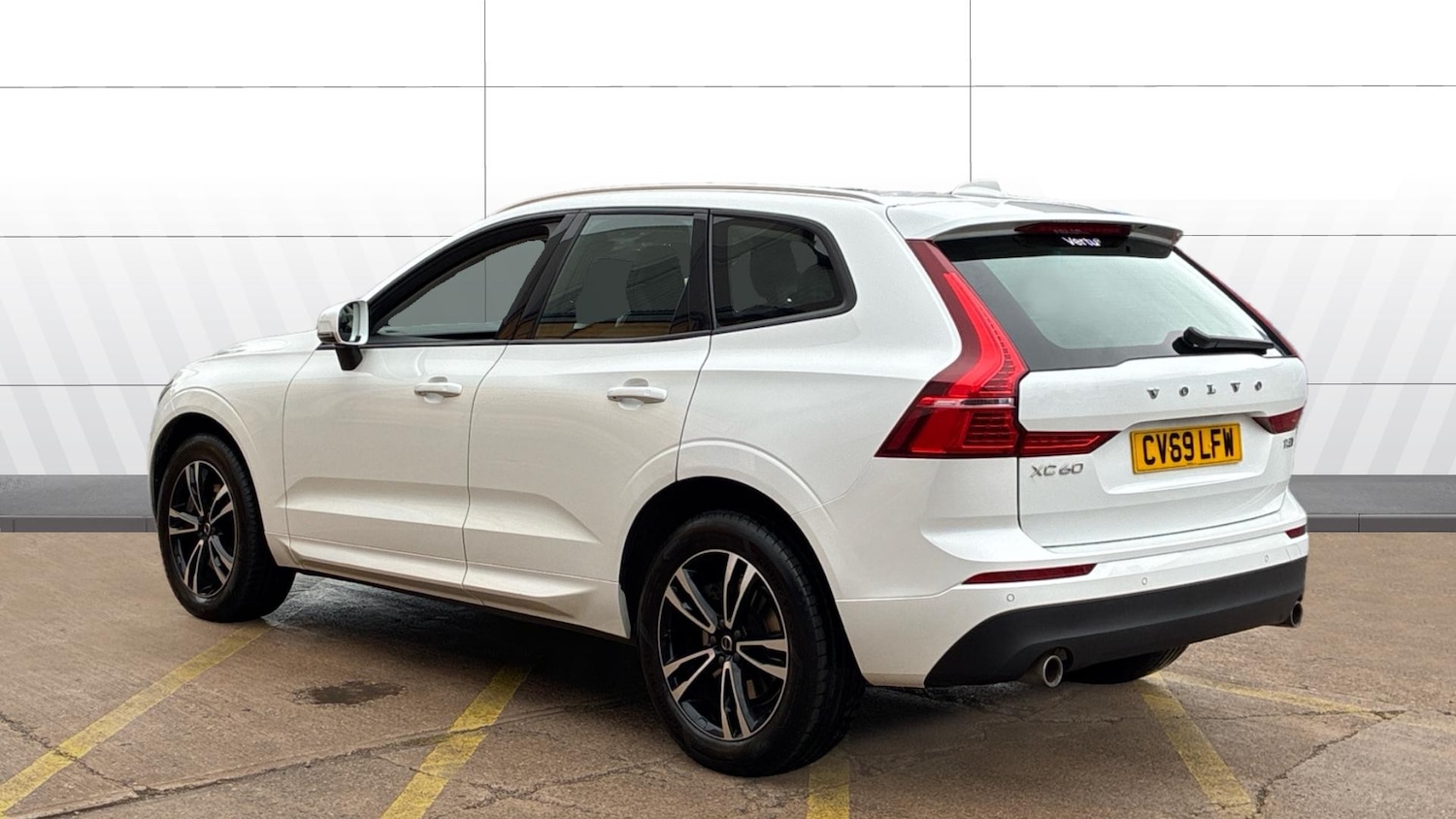 Used Volvo XC60 2020 for sale - 76536505: Photo 2