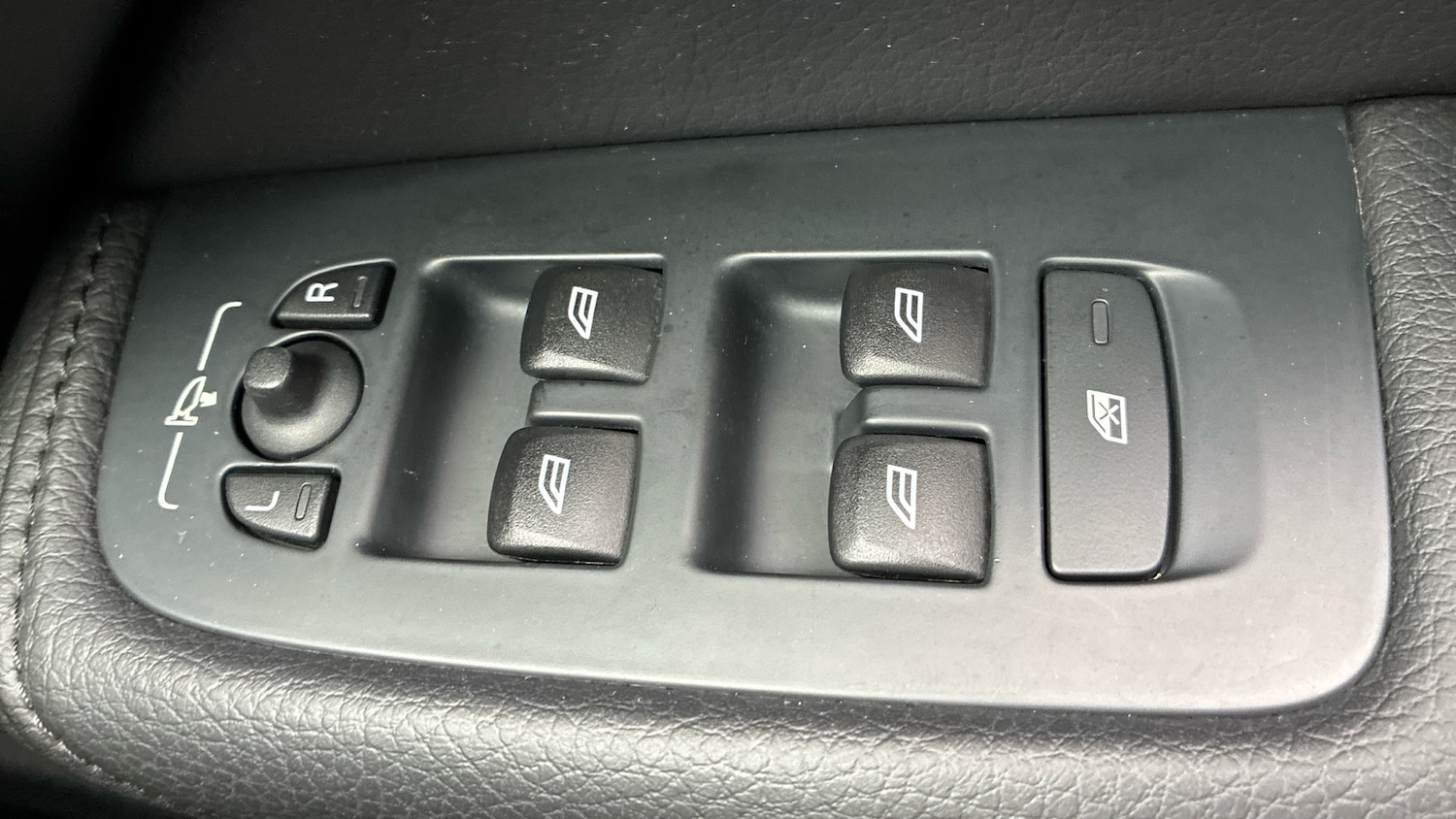 Used Volvo XC60 2020 for sale - 76536505: Photo 30