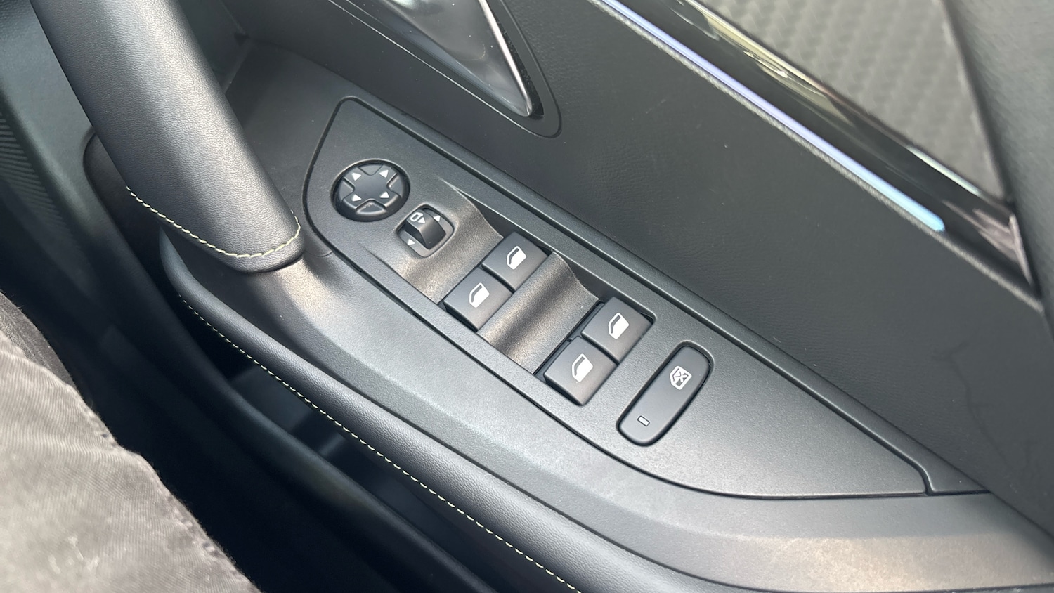 Used Peugeot 2008 2021 for sale - 77663331: Photo 42