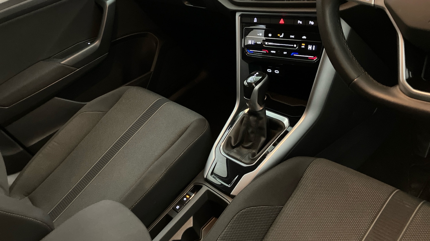 Used Volkswagen T-Roc 2023 for sale - 77651052: Photo 14