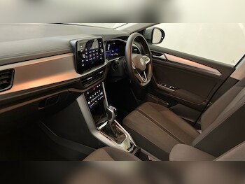 Used Volkswagen T-Roc 2023 for sale - 77651052: Photo