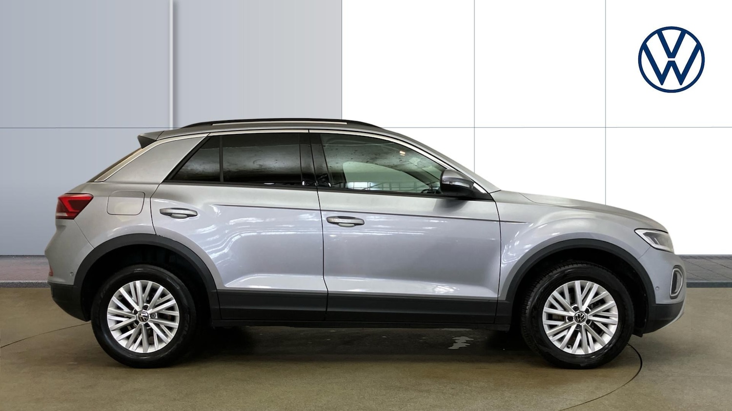 Used Volkswagen T-Roc 2023 for sale - 77651052: Photo 4
