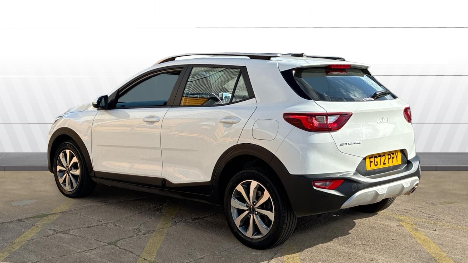 Used Kia Stonic 2022 for sale - 76366836: Photo 2