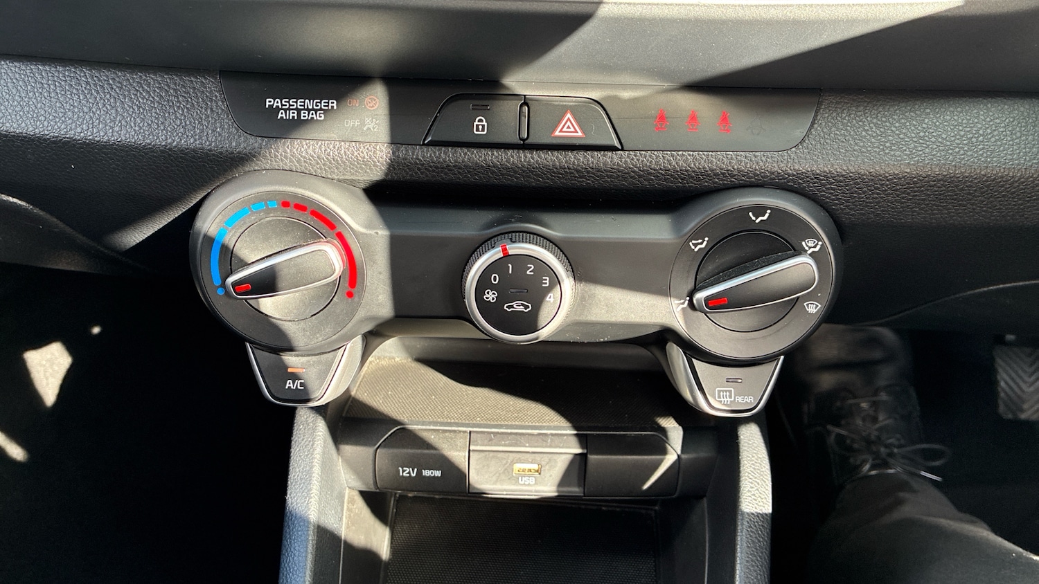 Used Kia Stonic 2022 for sale - 76366836: Photo 27
