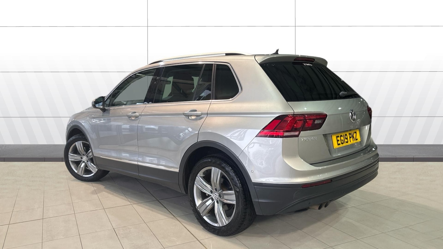 Used Volkswagen Tiguan 2019 for sale - 77435591: Photo 2