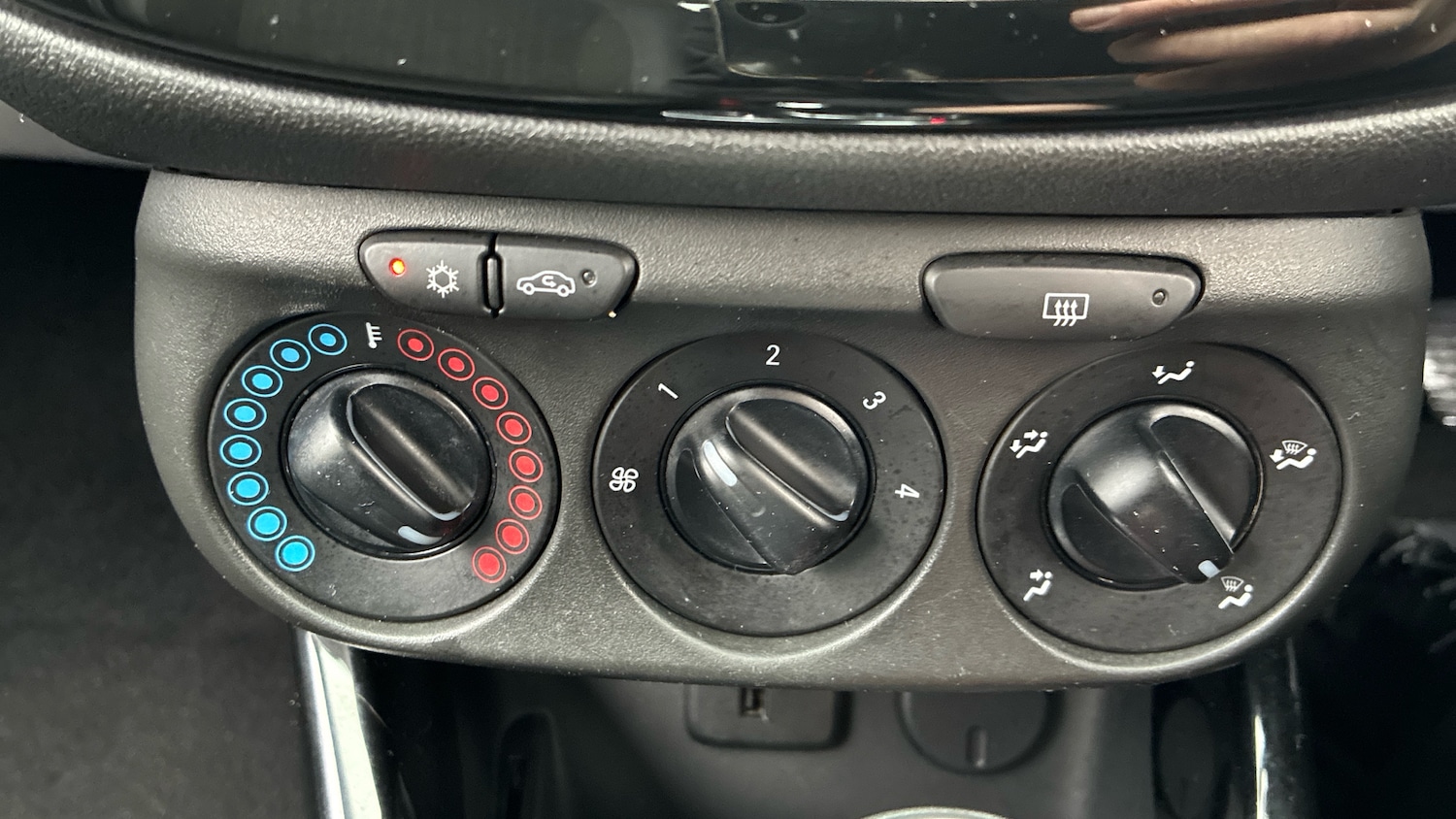 Used Vauxhall Corsa 2018 for sale - 76366235: Photo 32