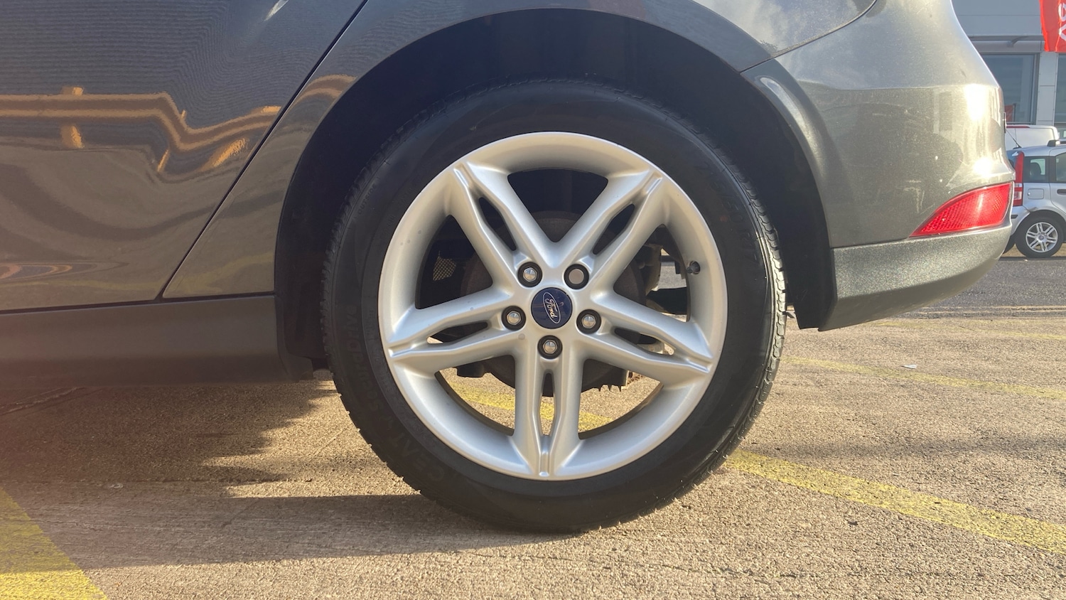 Used Ford Focus 2017 for sale - 76738689: Photo 7