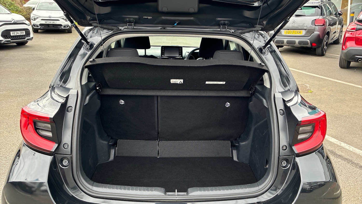 Used Toyota Yaris 2021 for sale - 77902307: Photo 4