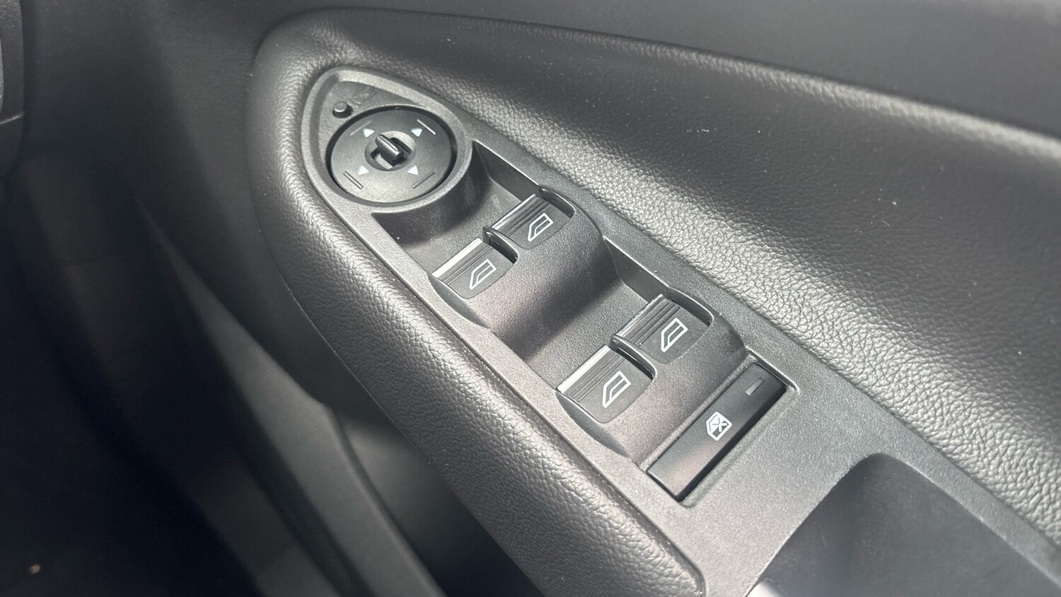 Used Ford Kuga 2017 for sale - 77590305: Photo 33