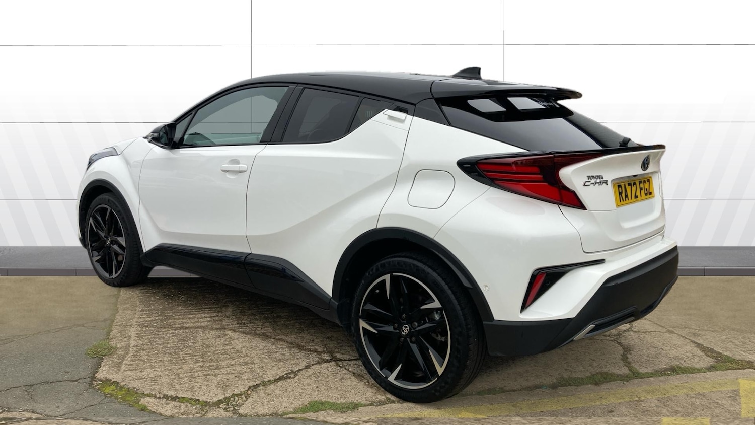 Used Toyota C-HR 2023 for sale - 76366933: Photo 2