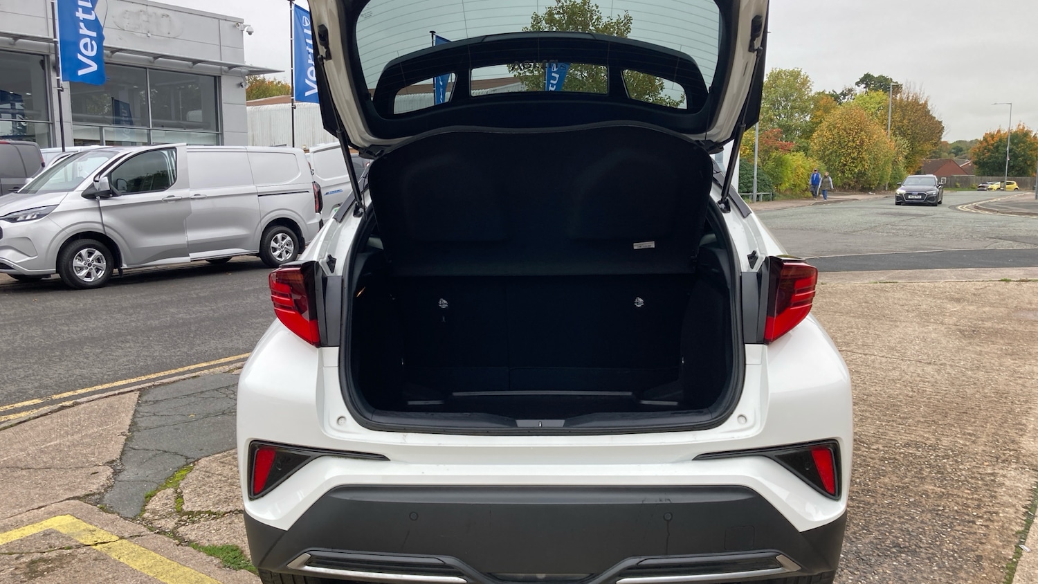 Used Toyota C-HR 2023 for sale - 76366933: Photo 4
