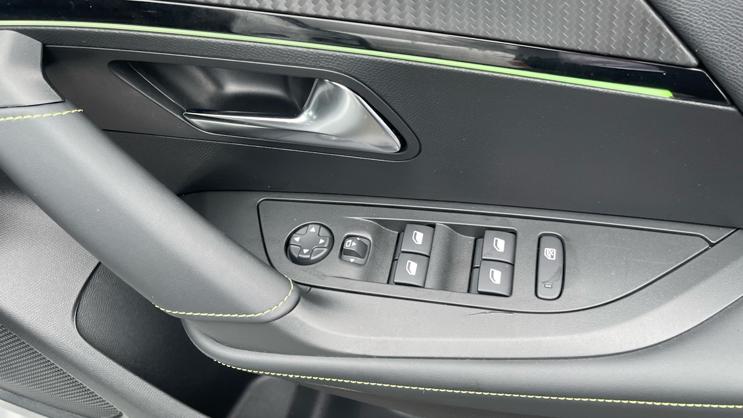 Used Peugeot 2008 2023 for sale - 77435578: Photo 32