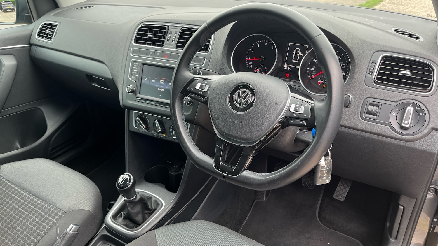 Used Volkswagen Polo 2016 for sale - 76366920: Photo 11