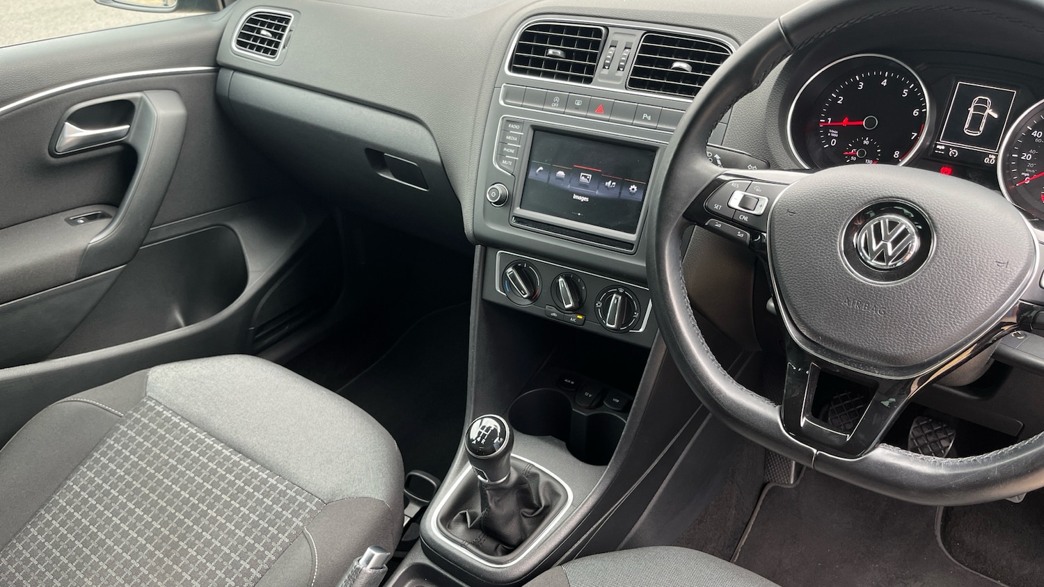 Used Volkswagen Polo 2016 for sale - 76366920: Photo 14