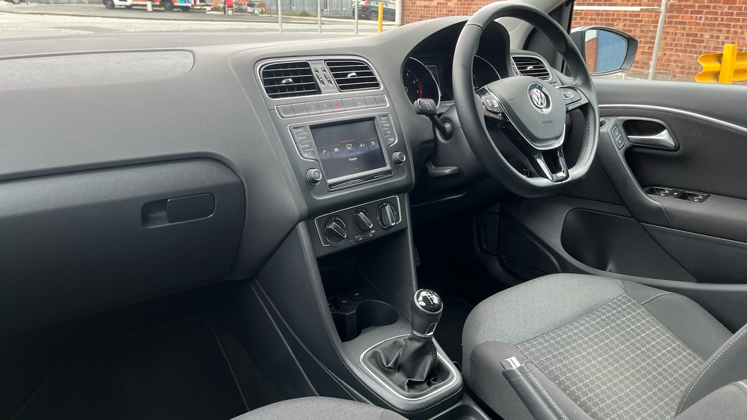 Used Volkswagen Polo 2016 for sale - 76366920: Photo 9
