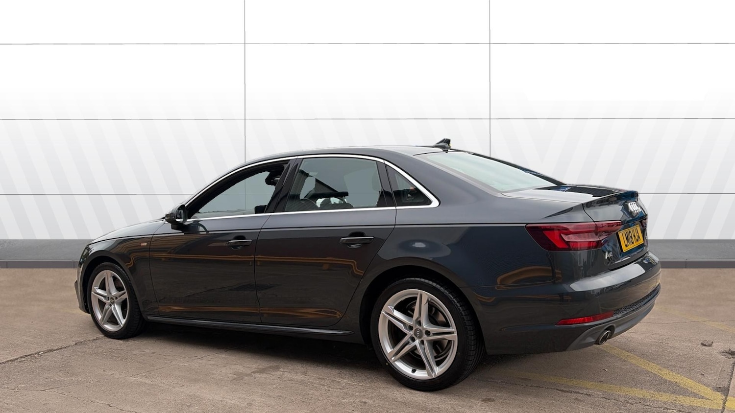 Used Audi A4 2018 for sale - 76366862: Photo 2