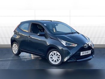 2019 (19) - 1.0 VVT-i X-Play 5dr Petrol Hatchback