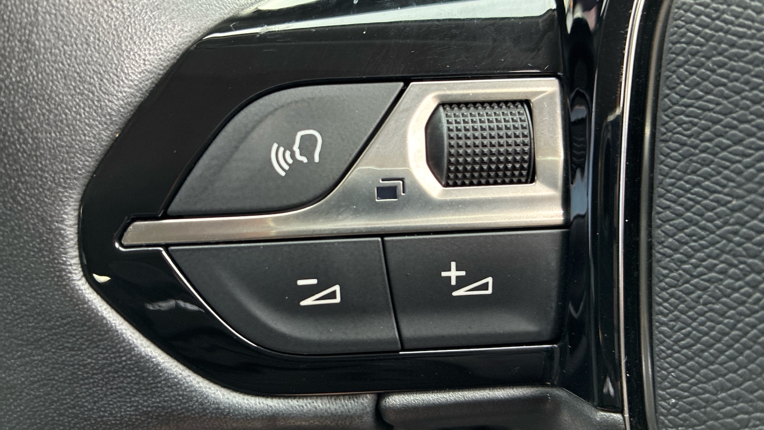 Used Peugeot 2008 2021 for sale - 76366848: Photo 26